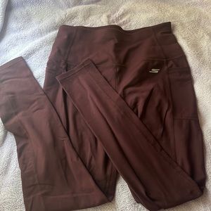 Maroon sketchers leggings